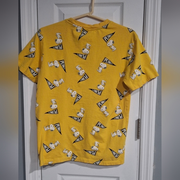 Peanuts Yellow Graphic T-Shirt Snoopy SMOKE FREE HOME - Picture 2 of 7